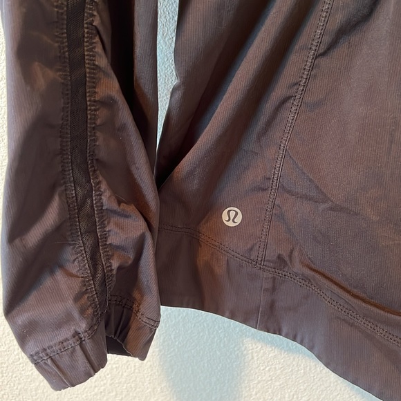 Lululemon Gather And Sprint Running Windbreaker Rain Jacket: Black Size 12 - Picture 12 of 16